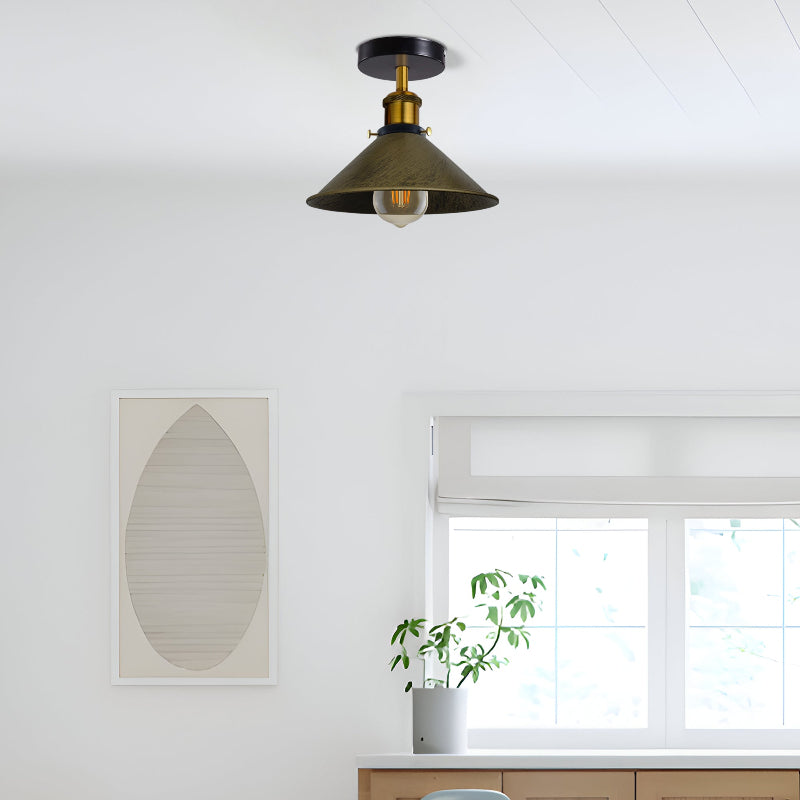 Design-Deckenlampe für den Flur mit gebürstetem Metall in edlem Look