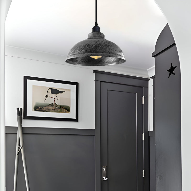 Hängende Esstischlampe im Vintage-Industrial-Stil aus Metall.