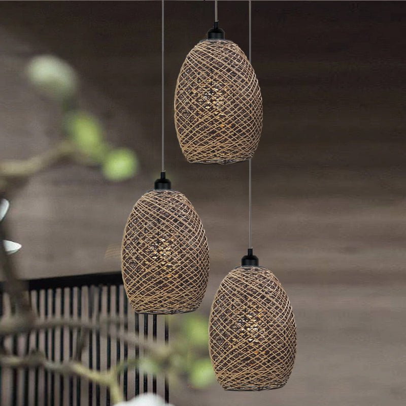 Boho-Stil Hängelampe aus Rattan, handgefertigt.