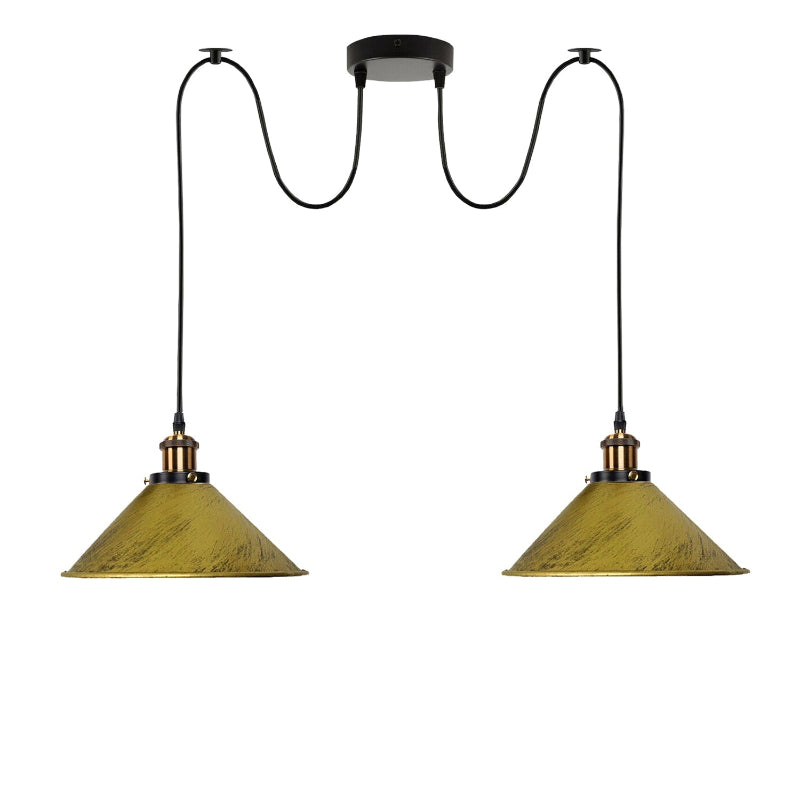 Pendelleuchte mit Kegel-Metallschirm, Durchmesser 22 cm, Höhe 17 cm, Messing-Finish, ideal für moderne Loft-Räume.

