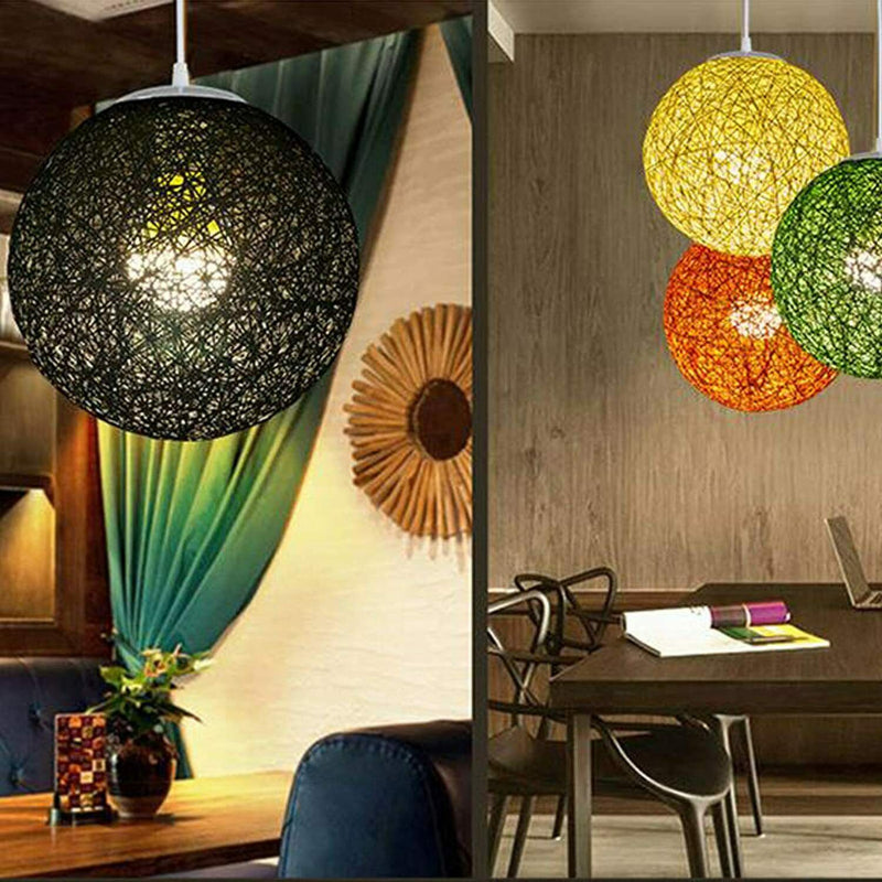 Elegante schwarze Rattan-Pendelleuchte mit zwei Köpfen, Ø 20 cm, verstellbares Kabel für flexible Installation in jedem Raum. 