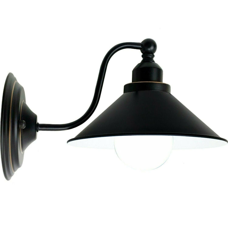 Schwarze Wandleuchte im Industrial-Stil mit weißem Lampenschirm für stilvolle Innenräume